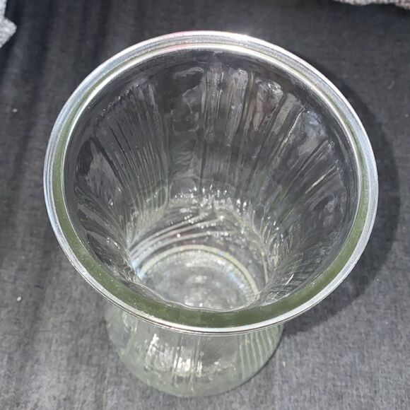 Vintage Gorgeous clear ribbed vase for your home, or office - Picture 6 of 6